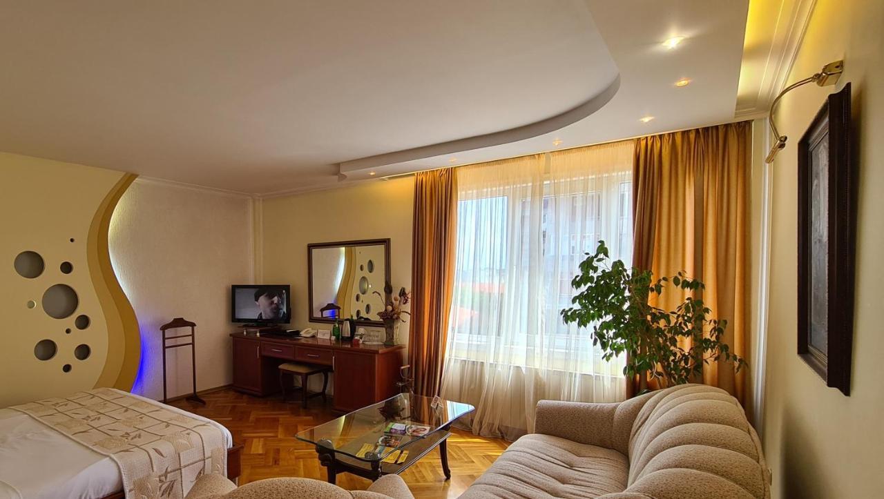 National Palace Wine & Spa Hotel Sliven Extérieur photo