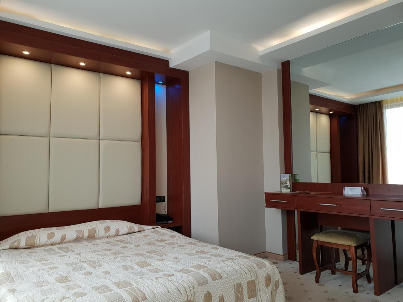 National Palace Wine & Spa Hotel Sliven Extérieur photo